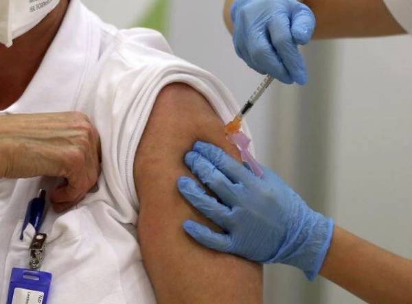 Εμβολιασμοί: Σήμερα ανοίγει η πλατφόρμα των ραντεβού για τους 75 – 79 ετών