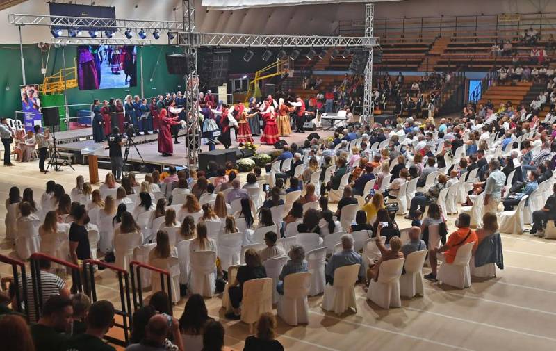 800 χορωδοί από 13 χώρες στην Καλαμάτα: Εντυπωσιακή η έναρξη του 4ου Διεθνούς Διαγωνισμού και Φεστιβάλ Χορωδιών (βίντεο-φωτογραφίες)