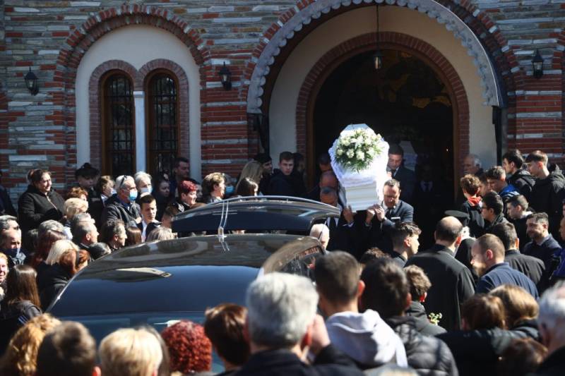 Τέμπη: Ασύλληπτος πόνος στις κηδείες των θυμάτων (βίντεο)