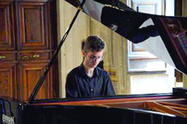 16χρονος Καλαματιανός πρώτος σε διαγωνισμό πιάνου 