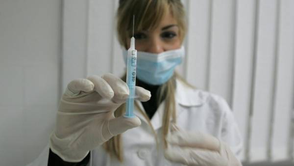 Covid-19: Η Βρετανία δεν θα ενταχθεί στο πρόγραμμα διανομής εμβολίων της ΕΕ