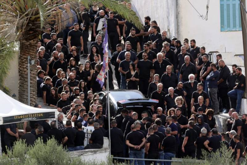 Υπό δρακόντεια μέτρα ασφαλείας η κηδεία του 39χρονου στα Βορίζια (βίντεο)