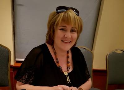 Η Μεσσήνια Εύα Σταματοπούλου στην &quot;Ε&quot;: «Η ποίηση αποθεώνει τον έρωτα  και οπλίζει τη μνήμη με ανάσες»