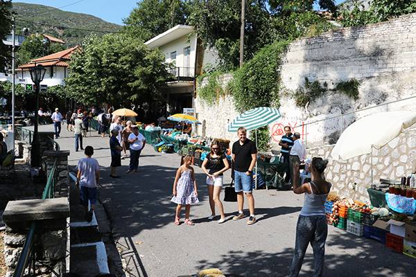 Στην προσπάθειά της να σταθεί όρθια: Ο πιο παράξενος Αύγουστος της Μεσσηνίας