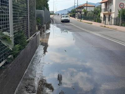 Καλαμάτα: Βλάβη σε αγωγό ύδρευσης στα Γιαννιτσάνικά - Τις νυχτερινές ώρες η επιδιόρθωση