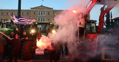 Τα τρακτέρ μπροστά στη Βουλή για το αγροτικό συλλαλητήριο (βίντεο)