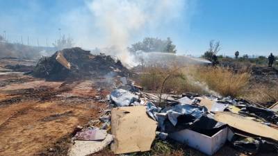 Καλαμάτα: Φωτιά σε σκουπιδότοπο στα Παλιάμπελα (βίντεο)