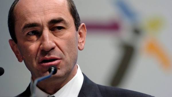 Δικαστήριο διέταξε τη σύλληψη του πρώην προέδρου της Αρμενίας, Ρόμπερτ Κοτσαριάν