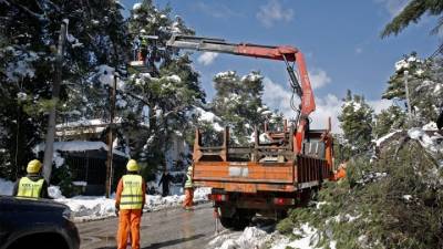 Επανηλεκτροδοτήθηκαν 60.000 νοικοκυριά και επιχειρήσεις - Τα συνεργεία συνεχίζουν και σήμερα τις εργασίες