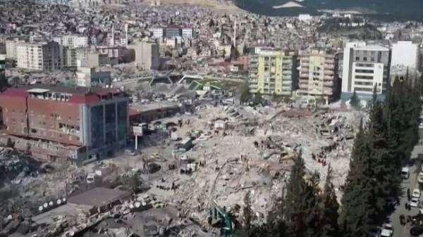 Τουρκία: &quot;Μπαμπά, θα πεθάνουμε;&quot; - Στις πληγείσες περιοχές, ψυχολόγοι και εθελοντές προσπαθούν να στηρίξουν παιδιά και γονείς που γλίτωσαν από τον σεισμό