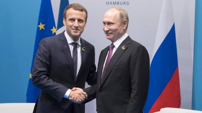 Ο Μακρόν επιθυμεί έναν «στρατηγικό, ιστορικό διάλογο» με τον Πούτιν