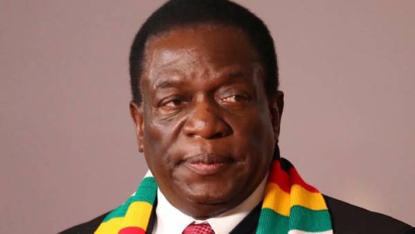 Ο 75χρονος Έμερσον Μνανγκάγκουα εξελέγη πρόεδρος της Ζιμπάμπουε