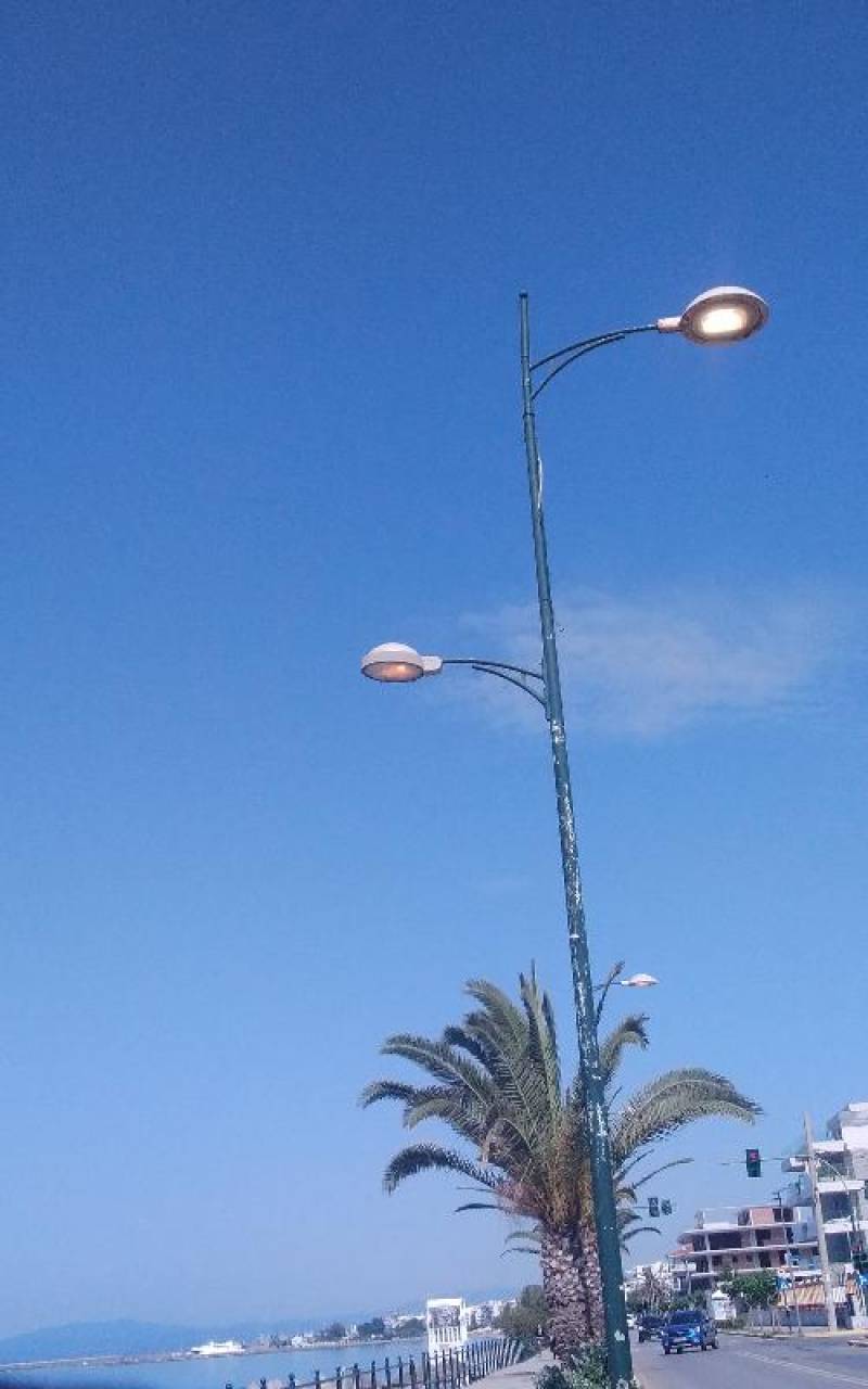 Προβλήματα με τον φωτισμό στη Ναυαρίνου