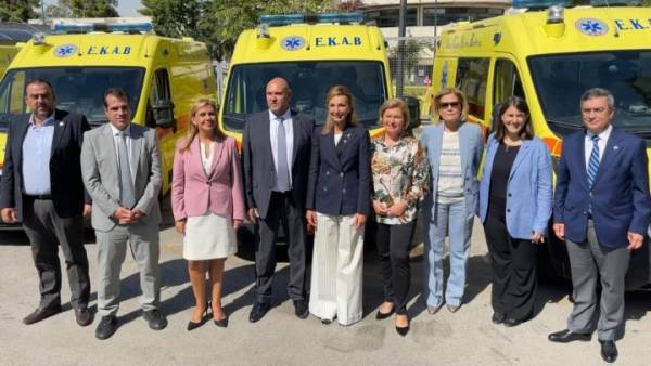 Δωρεά 20 εξοπλισμένων ασθενοφόρων στο ΕΚΑΒ από την Ένωση Ελλήνων Εφοπλιστών