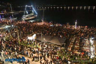 Συνάντηση τριών επιταφίων και φέτος στο λιμάνι της Καλαμάτας (φωτογραφίες)
