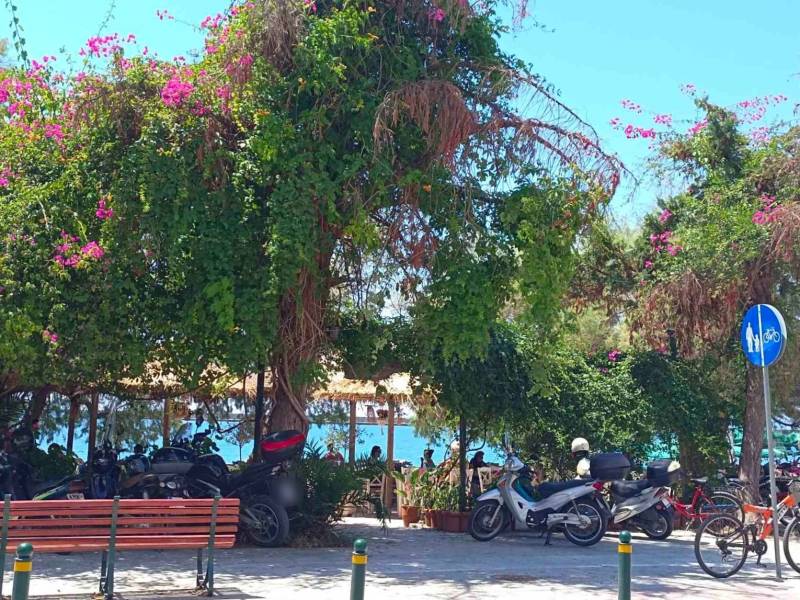 Ατυπος χώρος στάθμευσης