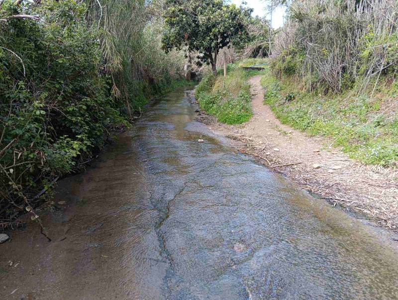 Μεγάλη διαρροή νερού στον Φ800 στα Λέικα