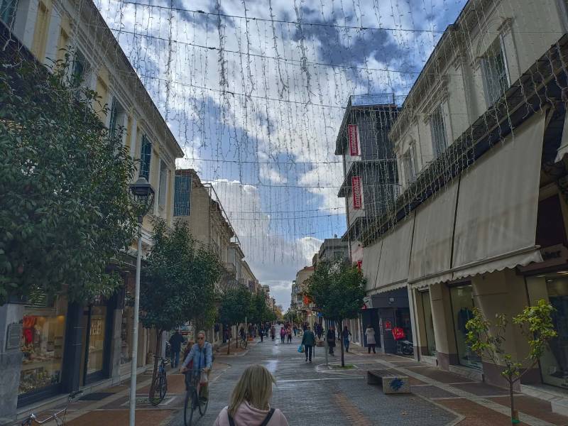 Καλαμάτα: Με συγκρατημένη αισιοδοξία η αγορά ενόψει των χειμερινών εκπτώσεων - Χριστούγεννα με επιλεκτικά ψώνια