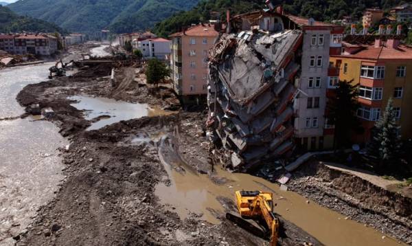 Τουρκία: 70 νεκροί και 47 αγνοούμενοι από τις πλημμύρες στις επαρχίες της Μαύρης Θάλασσας