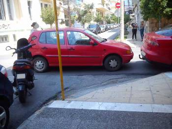 Καλαμάτα... Ενα ατελείωτο - όπου να&#039;ναι- πάρκινγκ (φωτογραφίες)