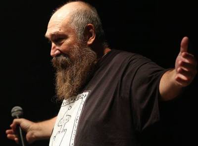 ΛΑΕ: «Ο Τζίμης Πανούσης υπήρξε ανατρεπτικός και ασυμβίβαστος καλλιτέχνης»