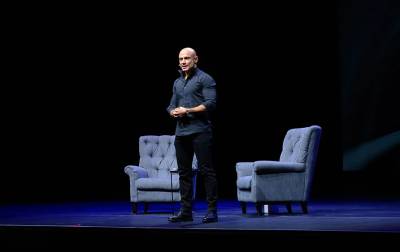 Ο Μάνος Χατζημαλωνάς αύριο στο Εργατικό Κέντρο