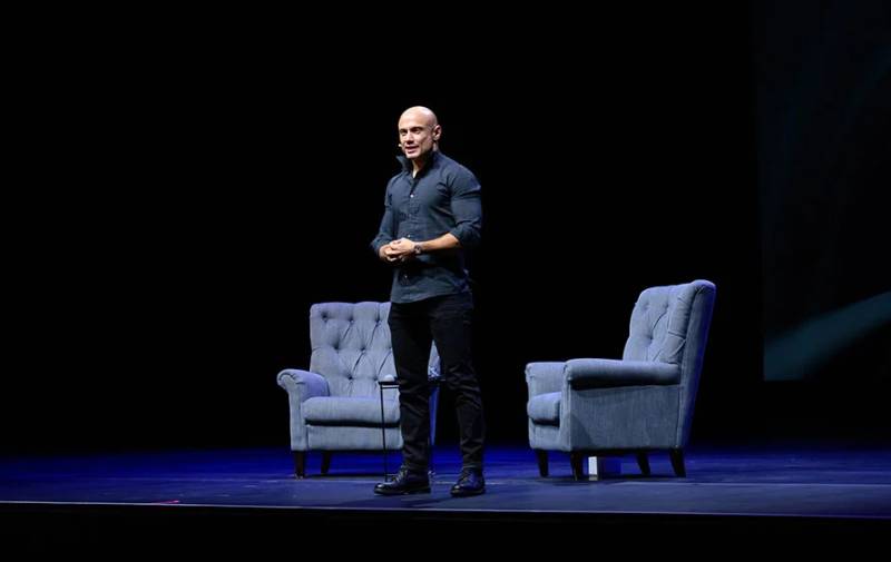 Ο Μάνος Χατζημαλωνάς αύριο στο Εργατικό Κέντρο