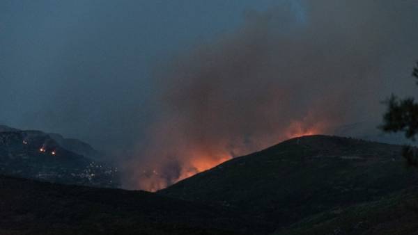 Εκκενώθηκαν 4 χωριά από την πυρκαγιά στην Εύβοια - Μία σύλληψη για εμπρησμό