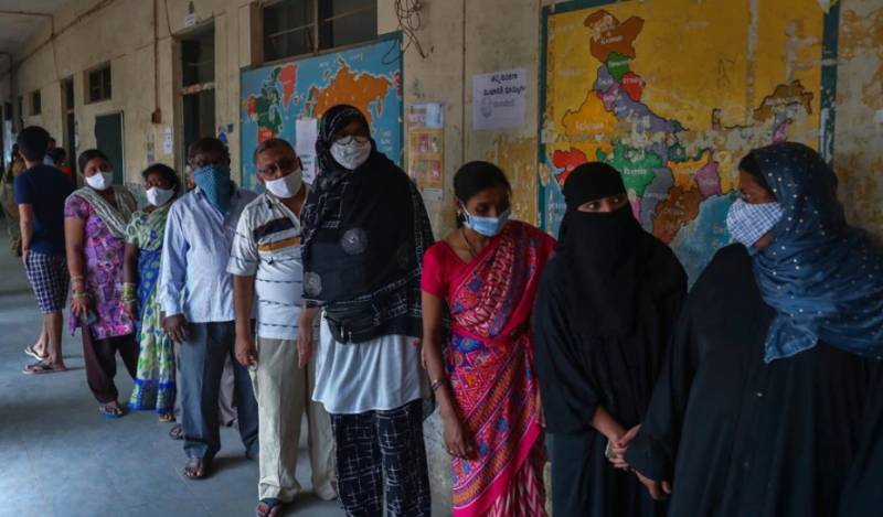 Ινδία: Πλησιάζουν τα 30 εκατομμύρια τα κρούσματα