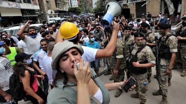 Λίβανος: Υποτίμηση-ρεκόρ του νομίσματος, ταραχές σε δυο πόλεις