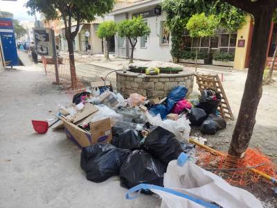 Τα άφησαν έξω από τον σφραγισμένο κάδο...