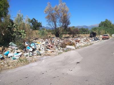 Χωματερή στη Δυτική Παραλία