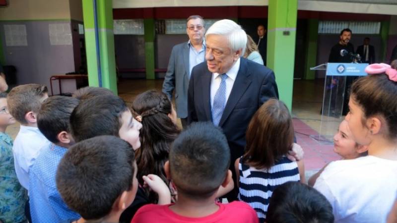 Πρ. Παυλόπουλος στους μαθητές: Είστε η ελπίδα και το μέλλον αυτού του τόπου