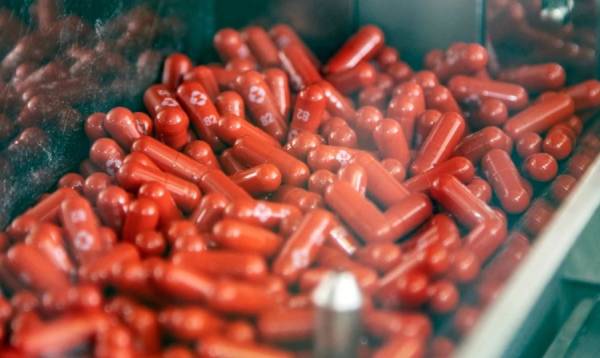 Merck: Το χάπι για τον κορονοϊό μειώνει 30% τον κίνδυνο νοσηλείας και θανάτου