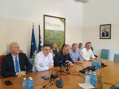 Γέφυρες Δήμα στο κοινό του Σαμαρά