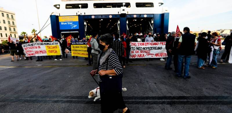 Πειραιάς: Ανεστάλη η απεργία στα πλοία