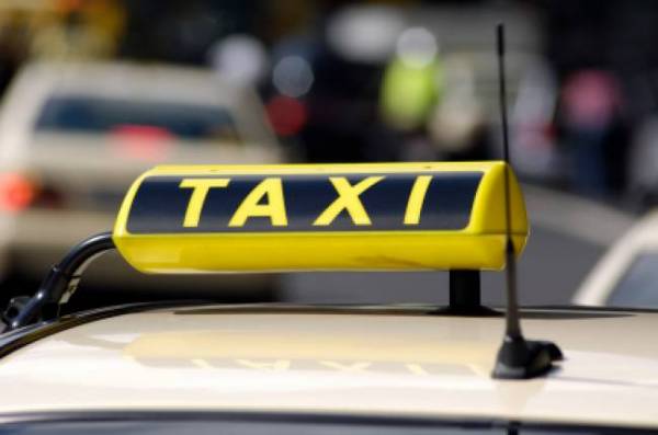 Μεσσηνία: Απλήρωτοι 10 ταξιτζήδες για τη σχολική χρονιά 2014 - 2015
