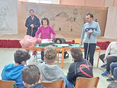 Το 1ο Δημοτικό Καλαμάτας υποδέχτηκε μέλη του Πανελληνίου Συνδέσμου Τυφλών