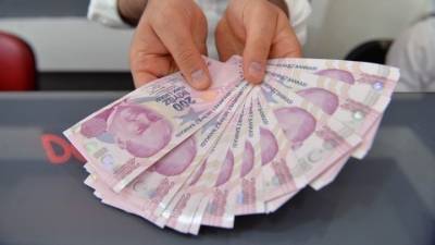 Κοντά σε ιστορικά χαμηλά επίπεδα η τουρκική λίρα μετά την επανεκλογή Ερντογάν