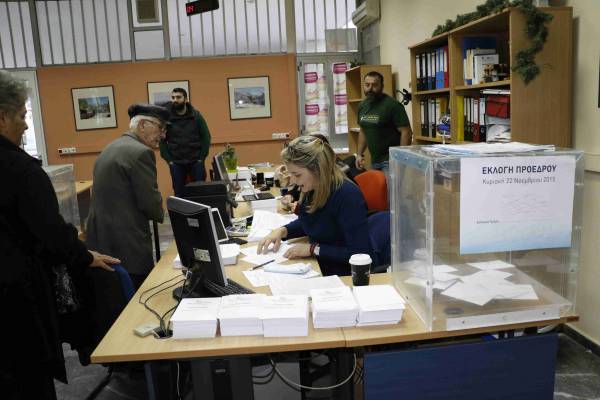 Παράταση έως τις 8 το βράδυ στις εσωκομματικές της Νέας Δημοκρατίας