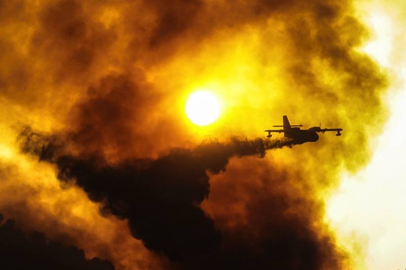 Πυροσβεστικό αεροσκάφος από τα Χανιά για ρίψεις σε  Άνω Μεσσηνία και Γύθειο