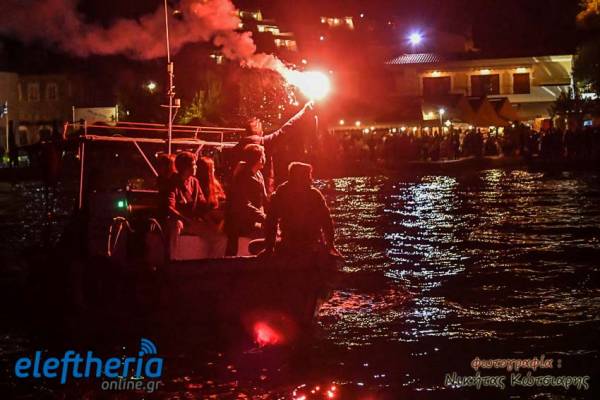 Εντυπωσιακή και φέτος η δια θαλάσσης περιφορά του Επιταφίου στις Κιτριές (φωτογραφίες)