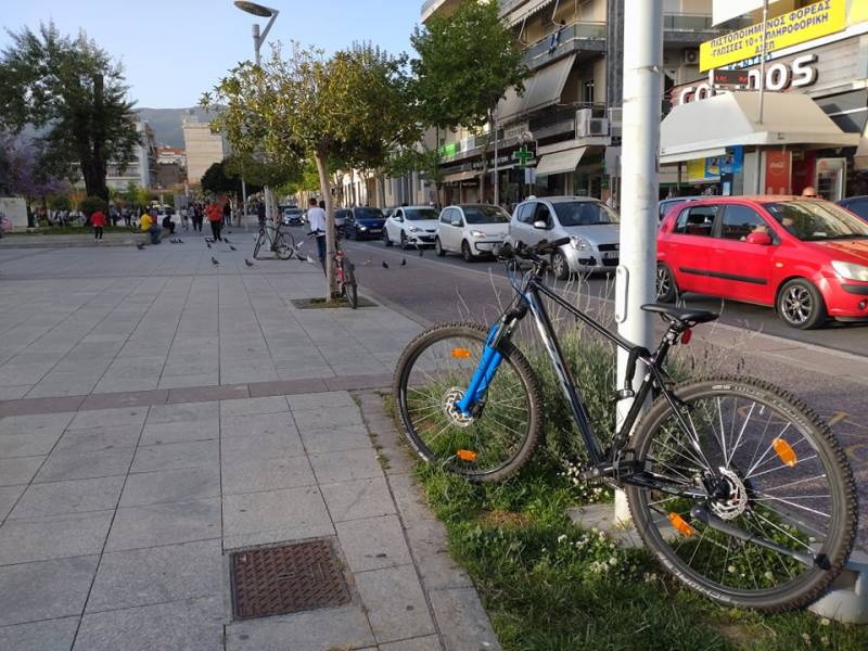 Περισσότερες θέσεις στάθμευσης για ποδήλατα