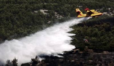 Μεγάλη φωτιά στη Ρόδο - Απειλεί σπίτια