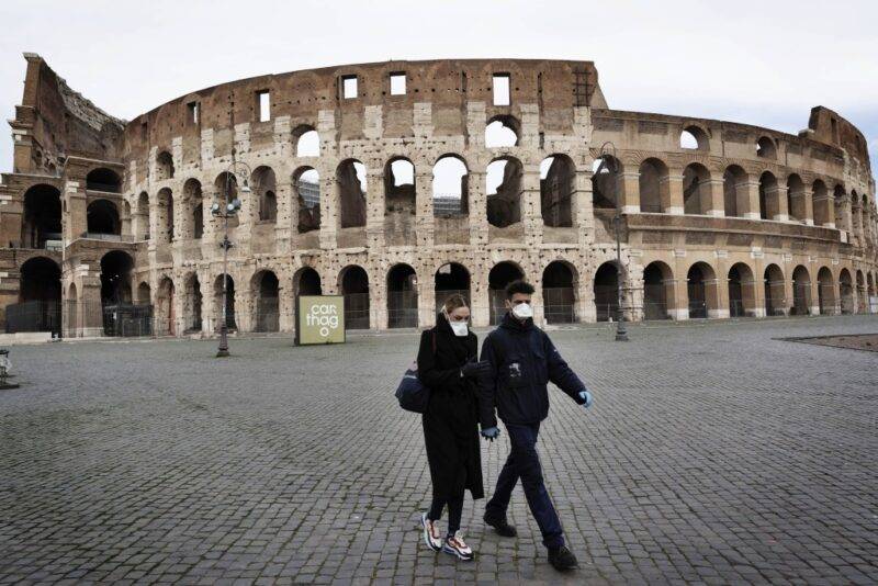 Στη Ρώμη και πάλι υποχρεωτική η μάσκα σε ανοικτούς χώρους