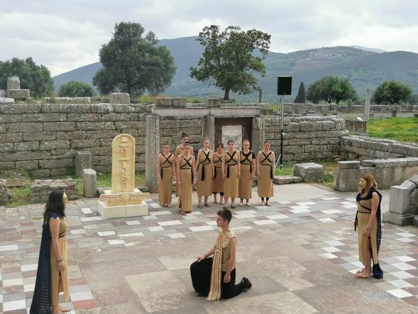 Με την «Ελένη» του Ευριπίδη συνεχίστηκε το «10ο Διεθνές Νεανικό Φεστιβάλ Αρχαίου Δράματος 2023»