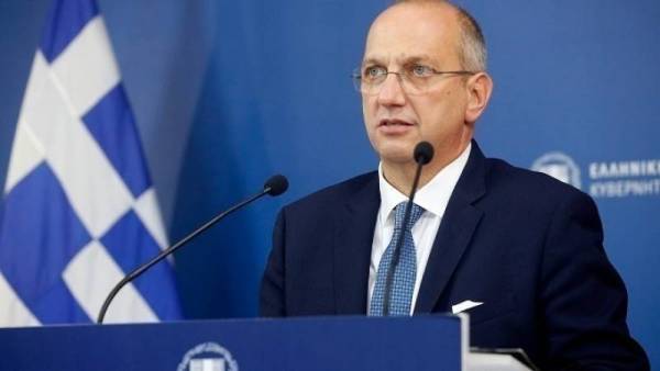 Γιάννης Οικονόμου: Επεκτείνεται το επίδομα μητρότητας από τους 6 στους 9 μήνες και στον ιδιωτικό τομέα