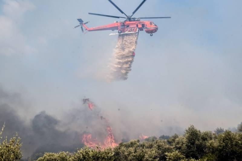 Πυρκαγιά στη Βάρης-Κορωπίου: Κοντά σε σπίτια οι φλόγες – Απανωτά 112 για εκκενώσεις (βίντεο)