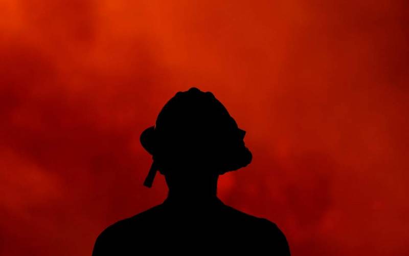 Kαλιφόρνια: Πυροσβέστης έχασε τη ζωή του στη μάχη με τις φλόγες