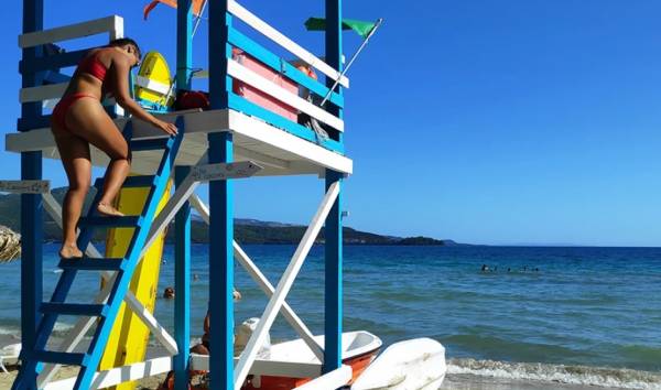 ΚΕΔΕ: Πόσοι δήμοι με παραλίες δεν μπορούν να πληρώσουν ναυαγοσώστες